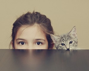 Девочка и котёнок